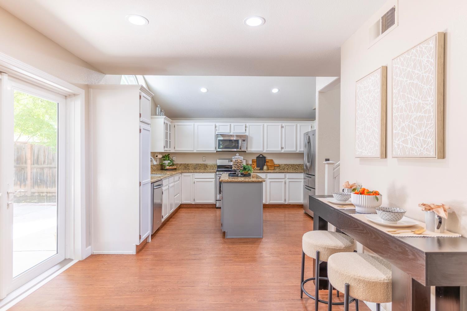 978 E Lexington Ave, Fresno, CA 93720