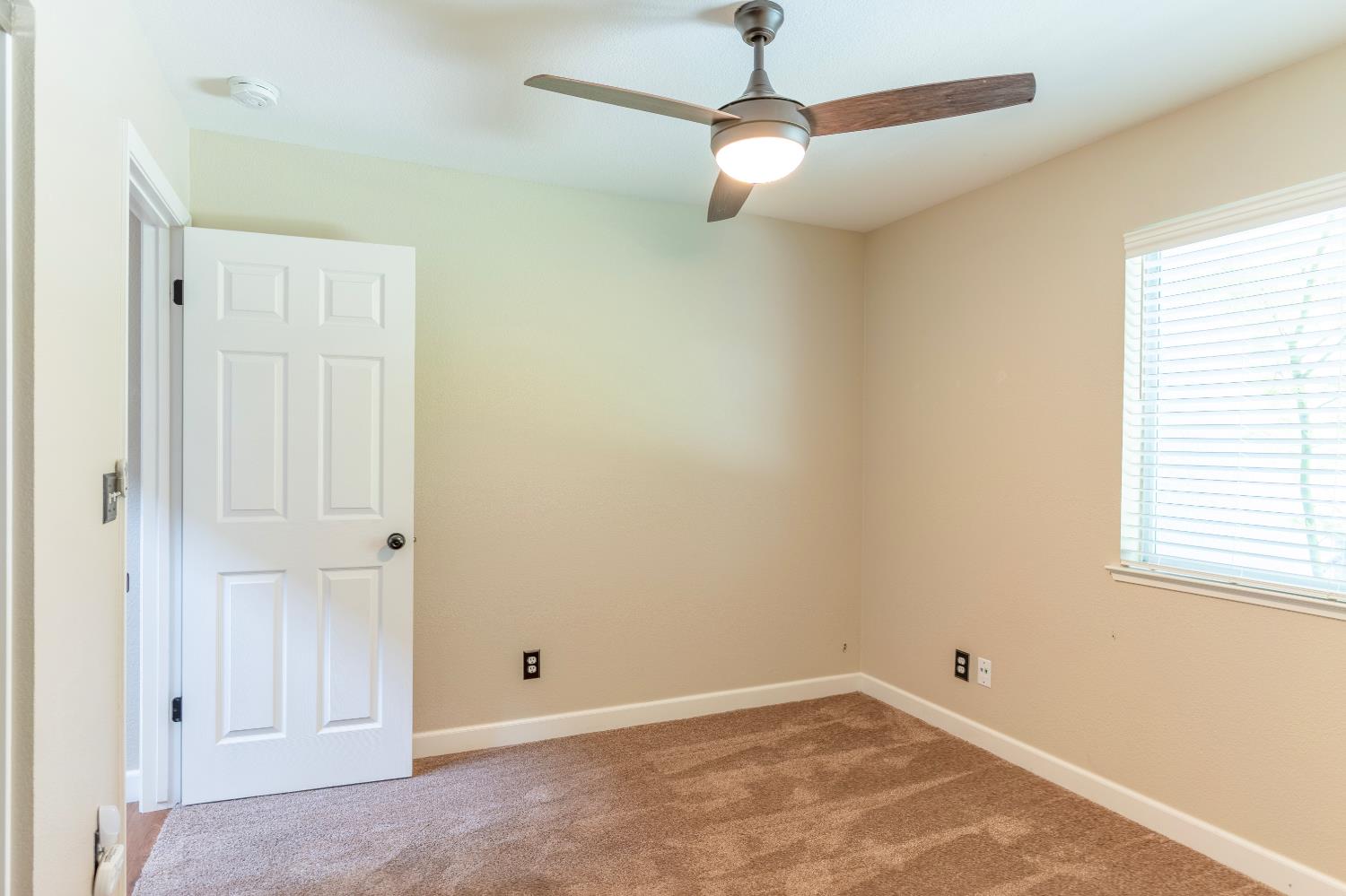 978 E Lexington Ave, Fresno, CA 93720