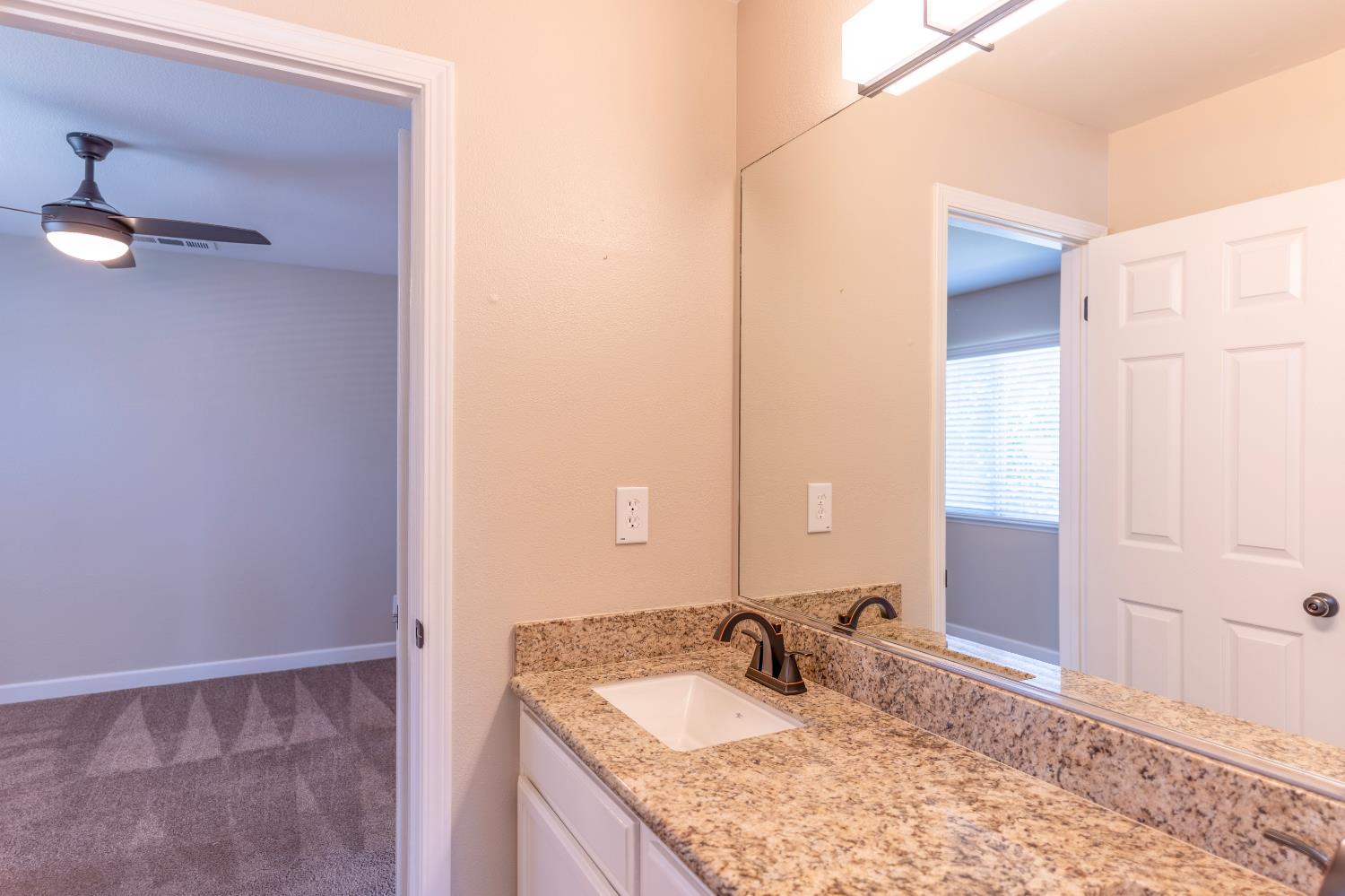 978 E Lexington Ave, Fresno, CA 93720