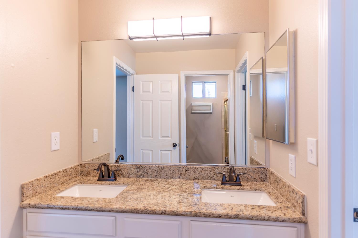 978 E Lexington Ave, Fresno, CA 93720