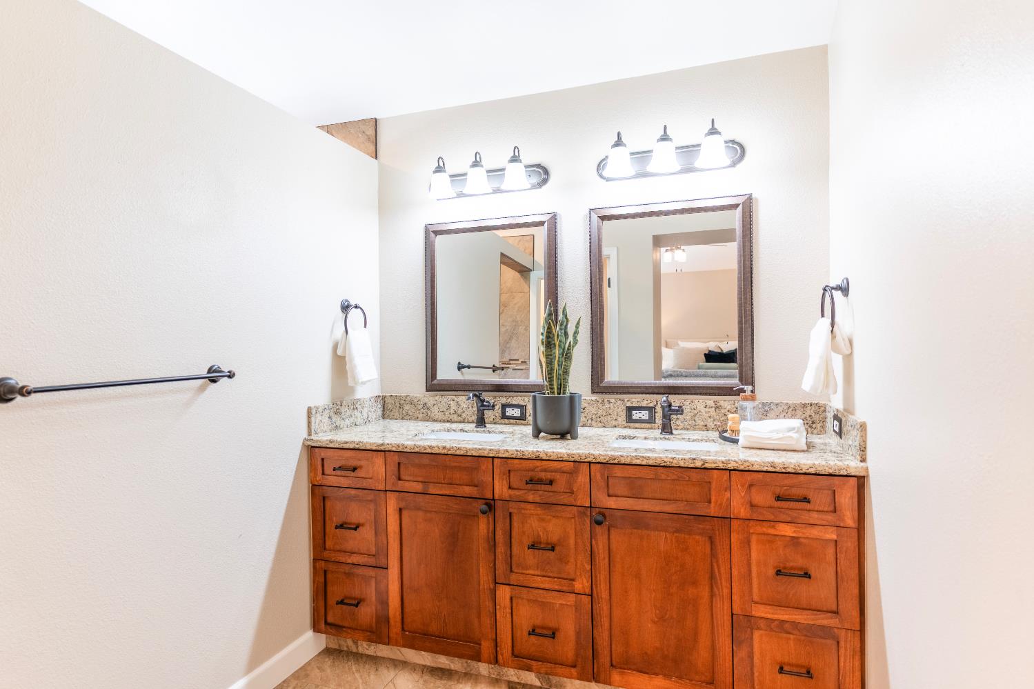 978 E Lexington Ave, Fresno, CA 93720