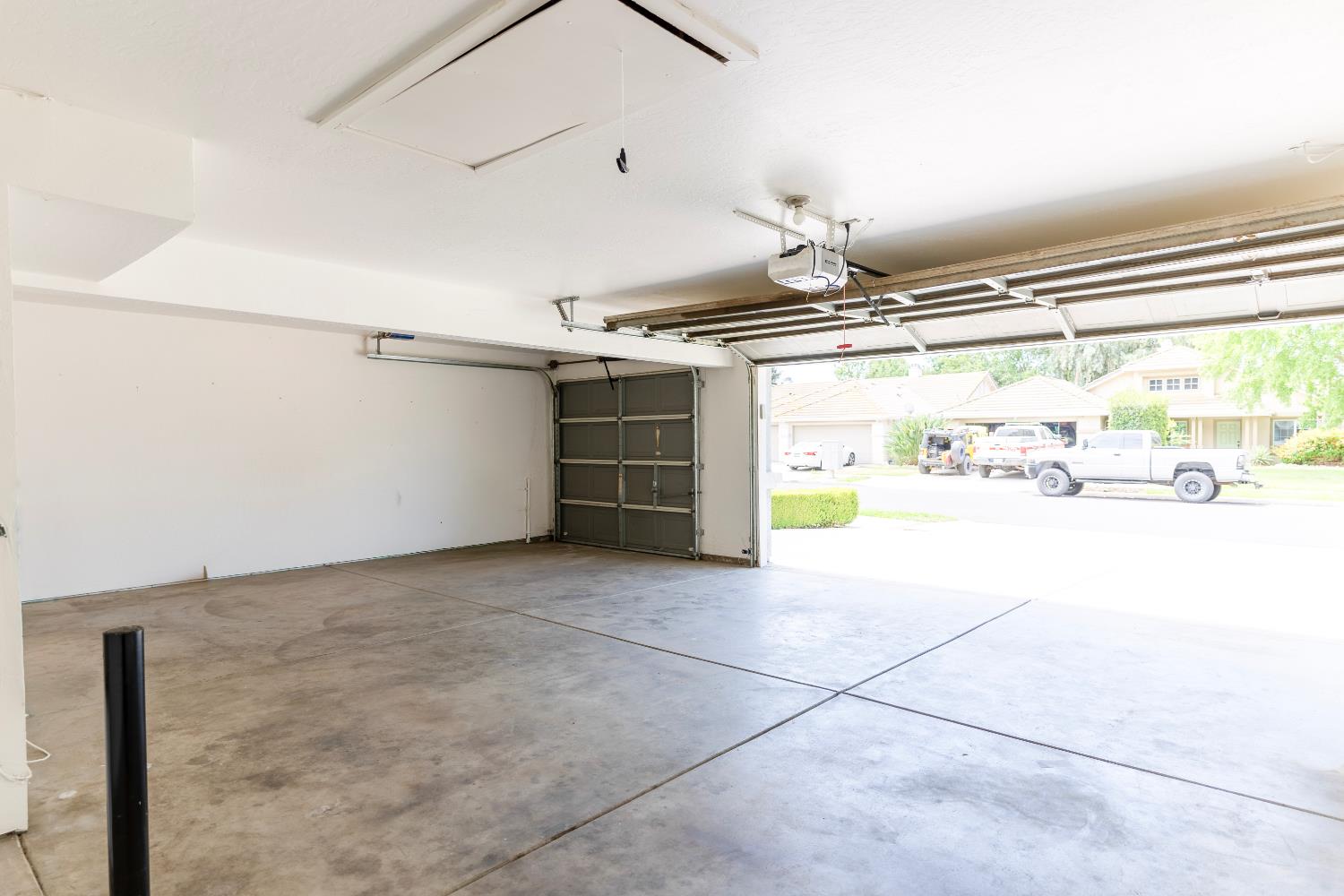 978 E Lexington Ave, Fresno, CA 93720