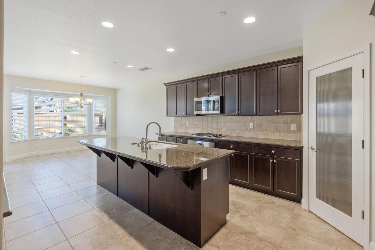 3825 Chessa Ln, Clovis, CA 93619