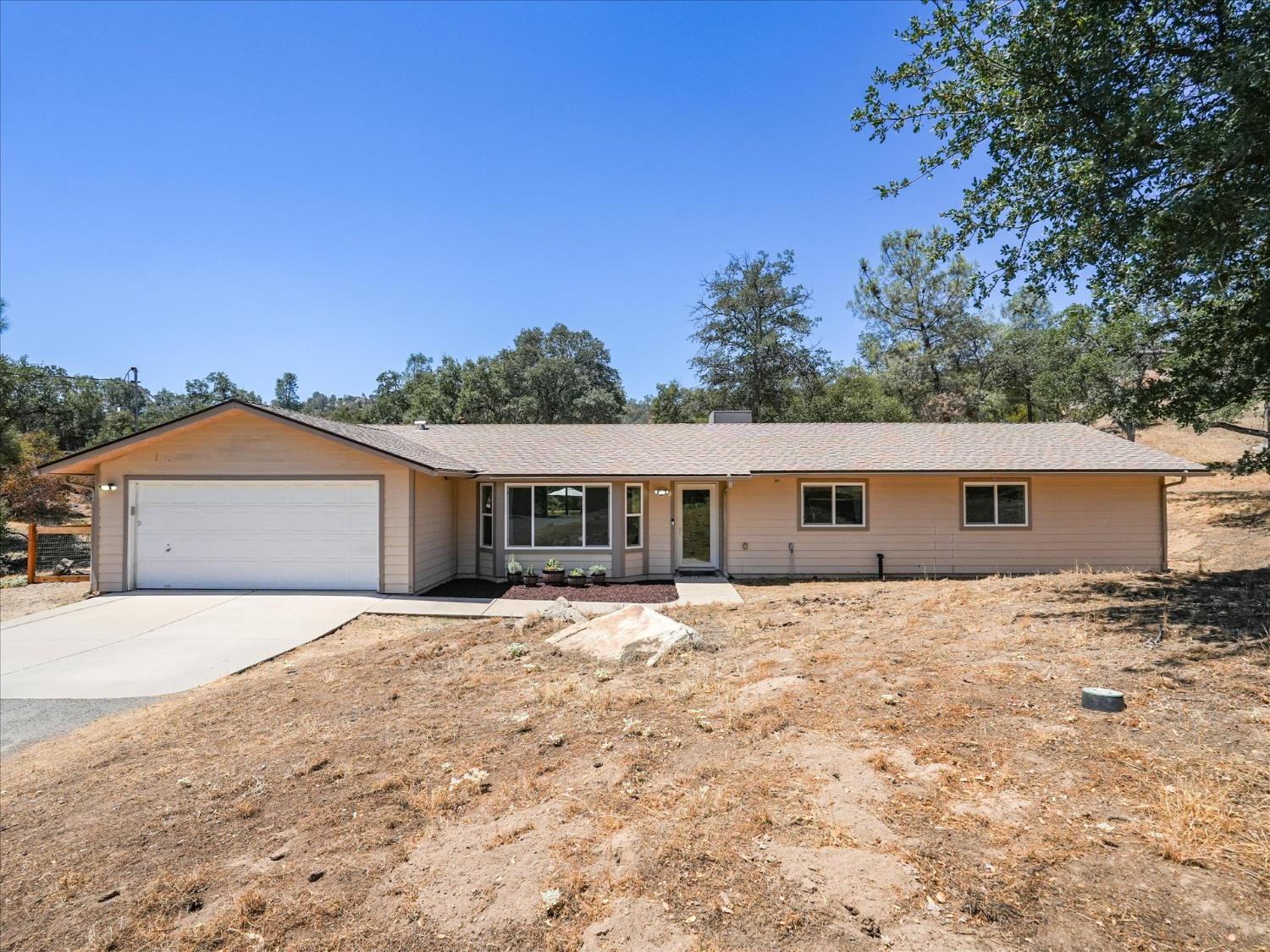 30212 N Dome Dr, Coarsegold, CA 93614