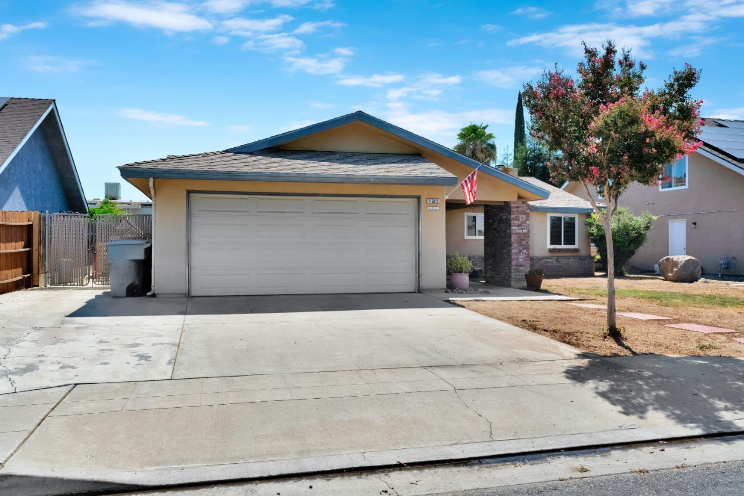 3745 Sunnyside Ave, Clovis, CA 93611