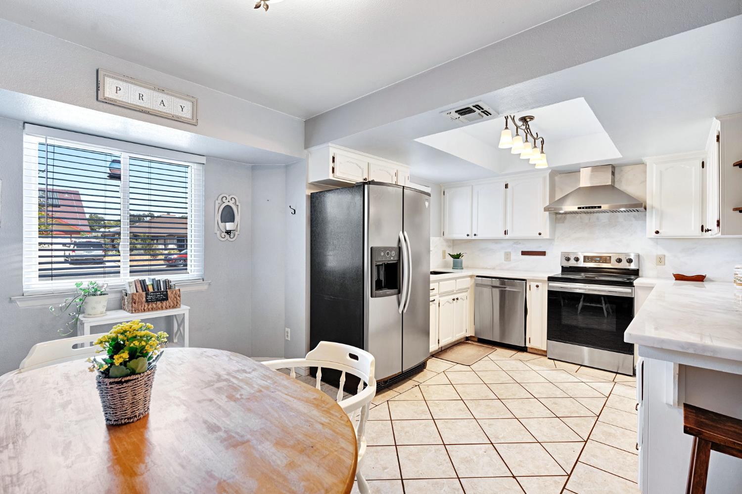 3745 Sunnyside Ave, Clovis, CA 93611