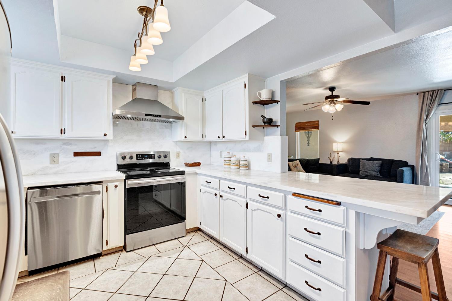 3745 Sunnyside Ave, Clovis, CA 93611