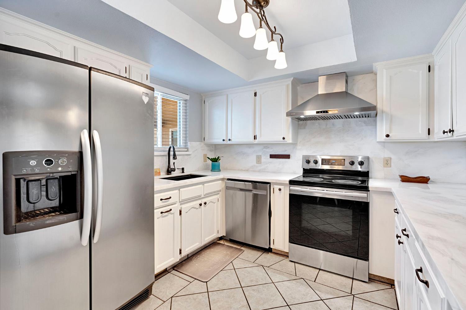 3745 Sunnyside Ave, Clovis, CA 93611