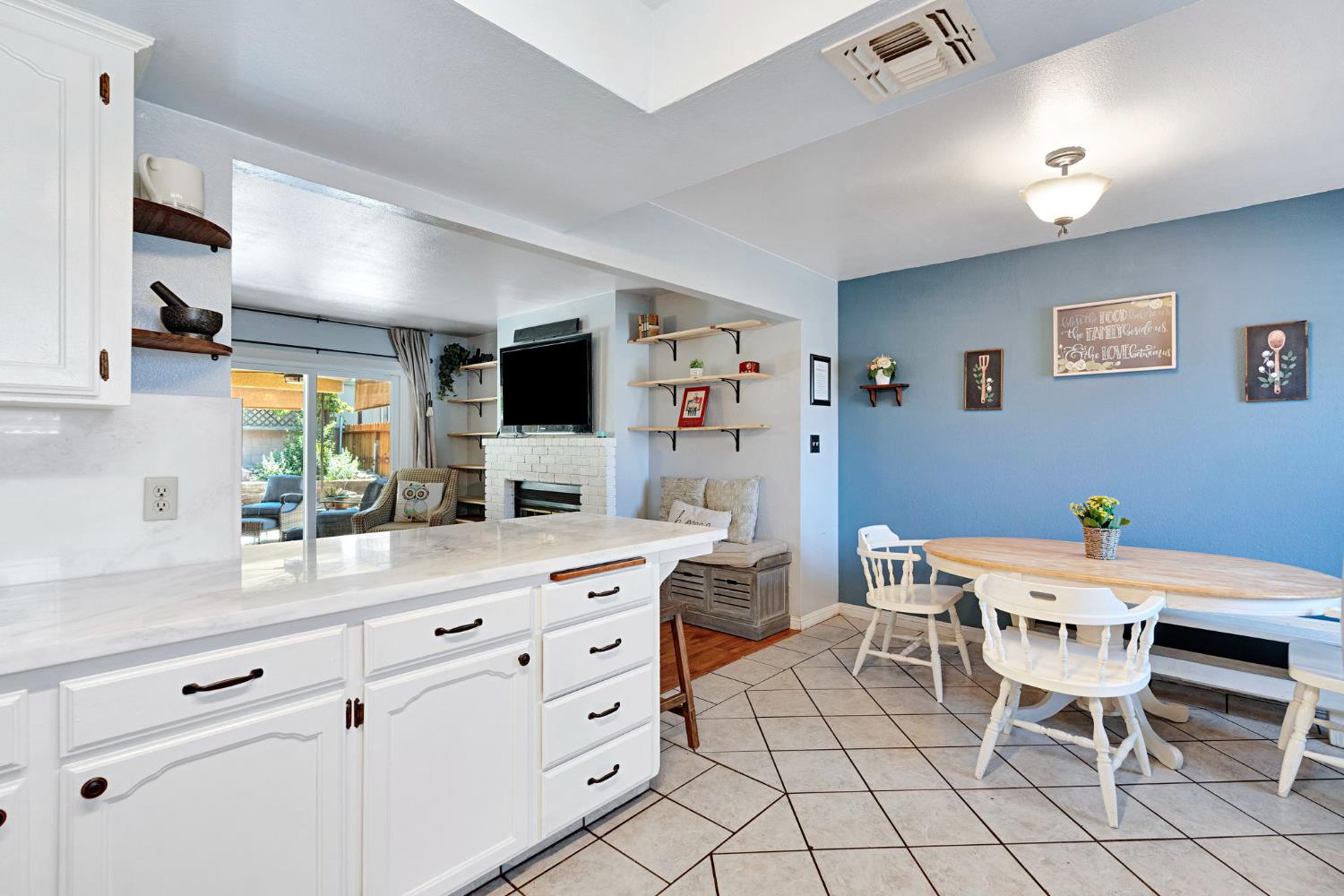 3745 Sunnyside Ave, Clovis, CA 93611