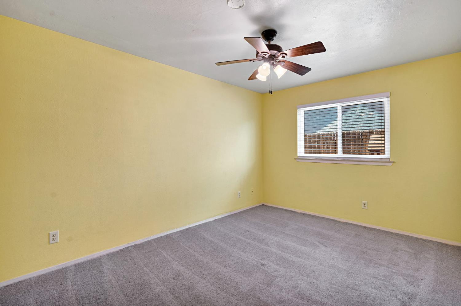 3745 Sunnyside Ave, Clovis, CA 93611