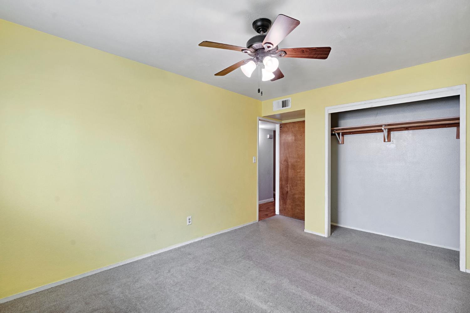 3745 Sunnyside Ave, Clovis, CA 93611