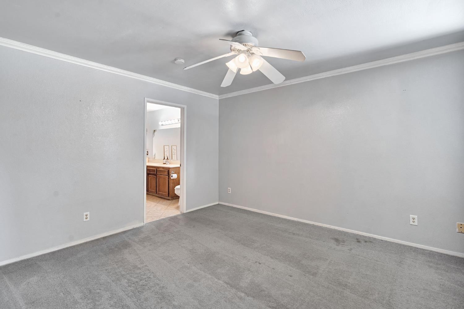 3745 Sunnyside Ave, Clovis, CA 93611