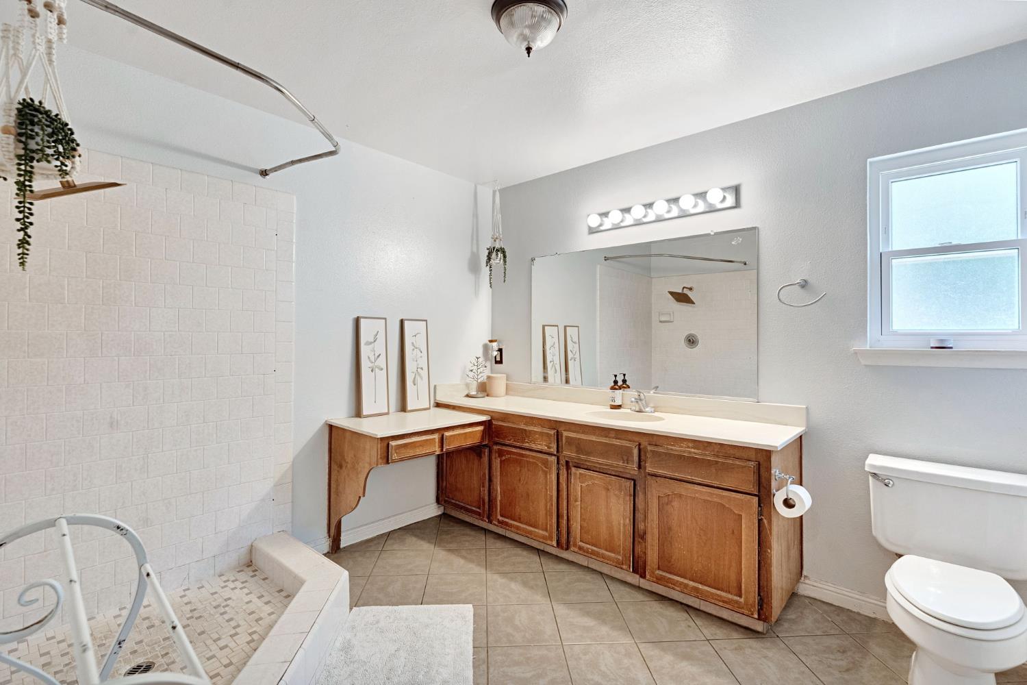 3745 Sunnyside Ave, Clovis, CA 93611