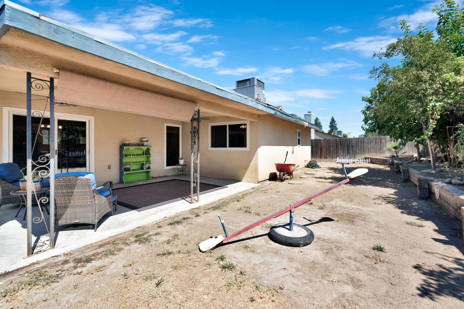 3745 Sunnyside Ave, Clovis, CA 93611