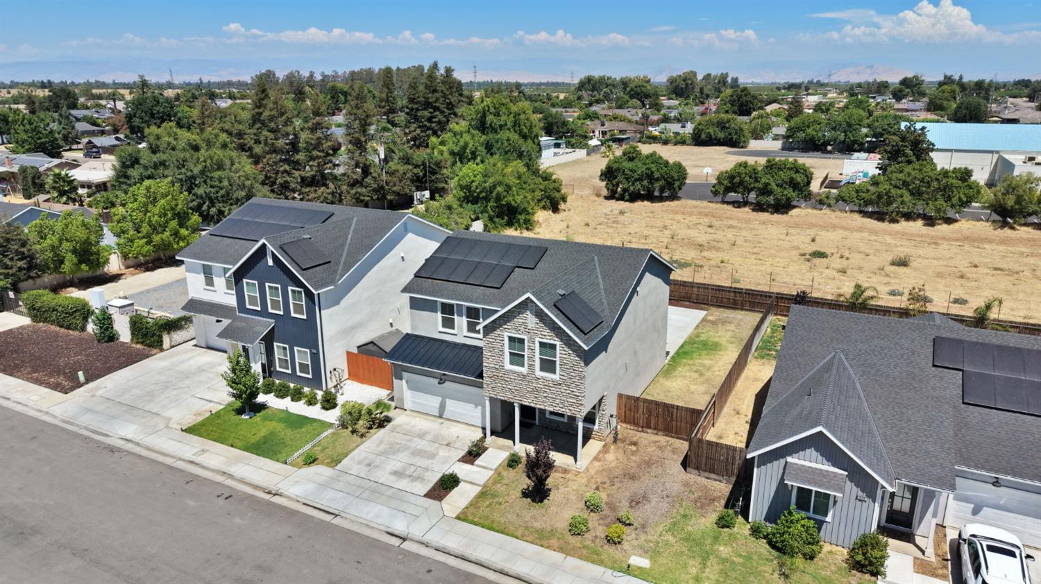 454 S Apricot Ave, Fresno, CA 93727