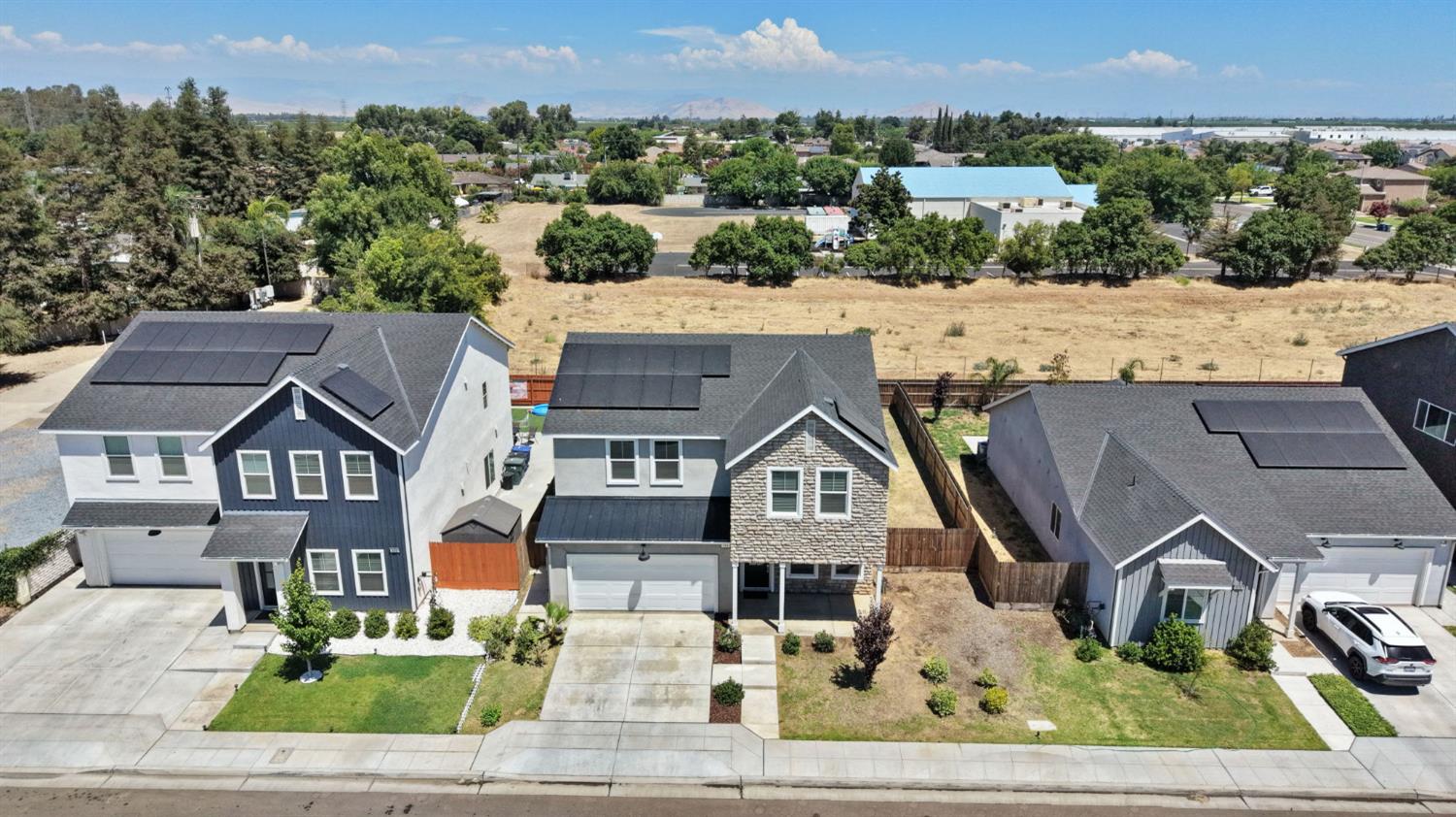 454 S Apricot Ave, Fresno, CA 93727