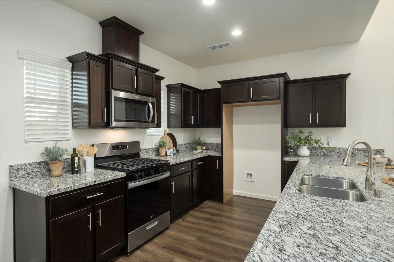 1473 Concord Way, Dinuba, CA 93618