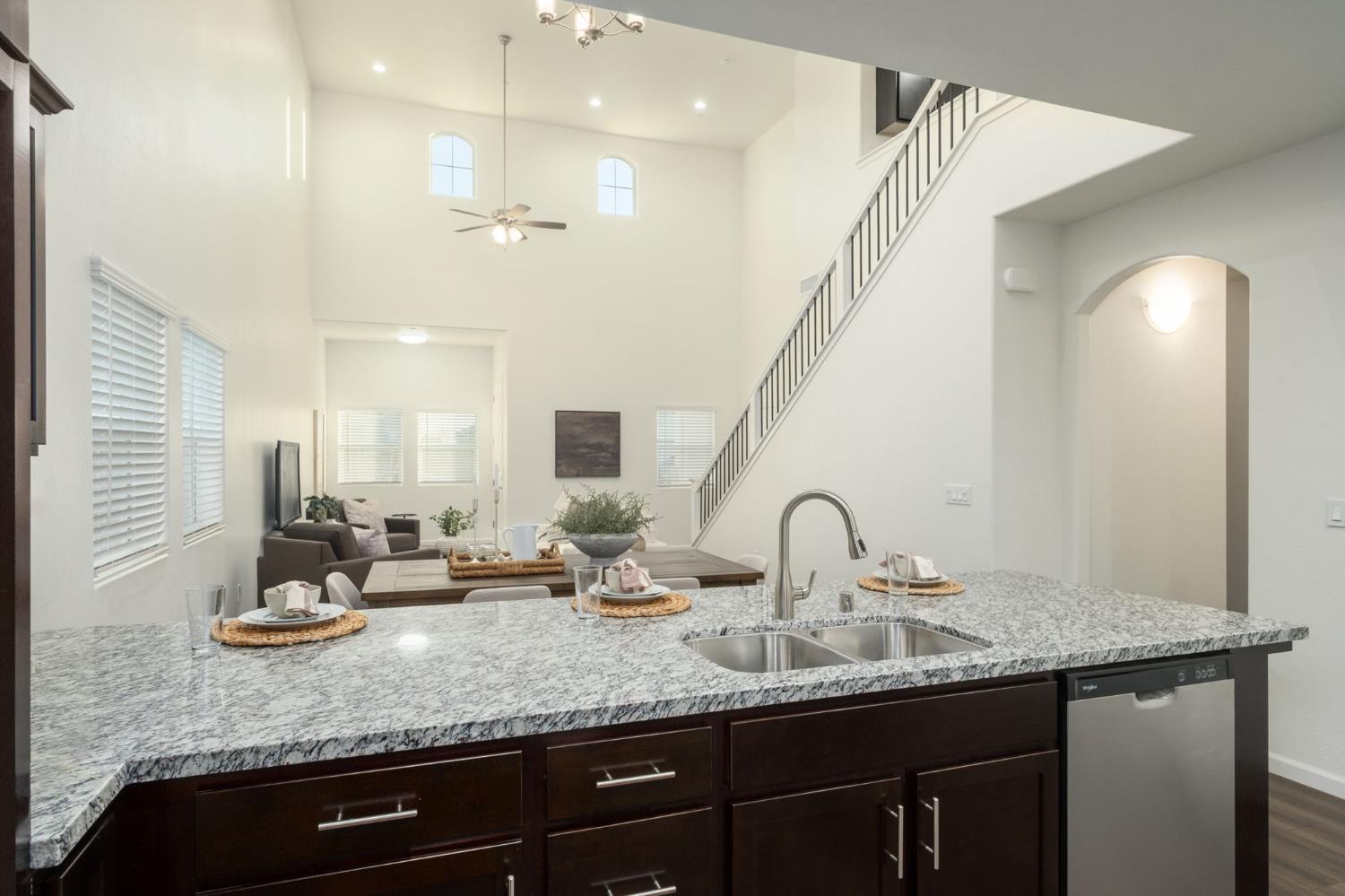 1473 Concord Way, Dinuba, CA 93618