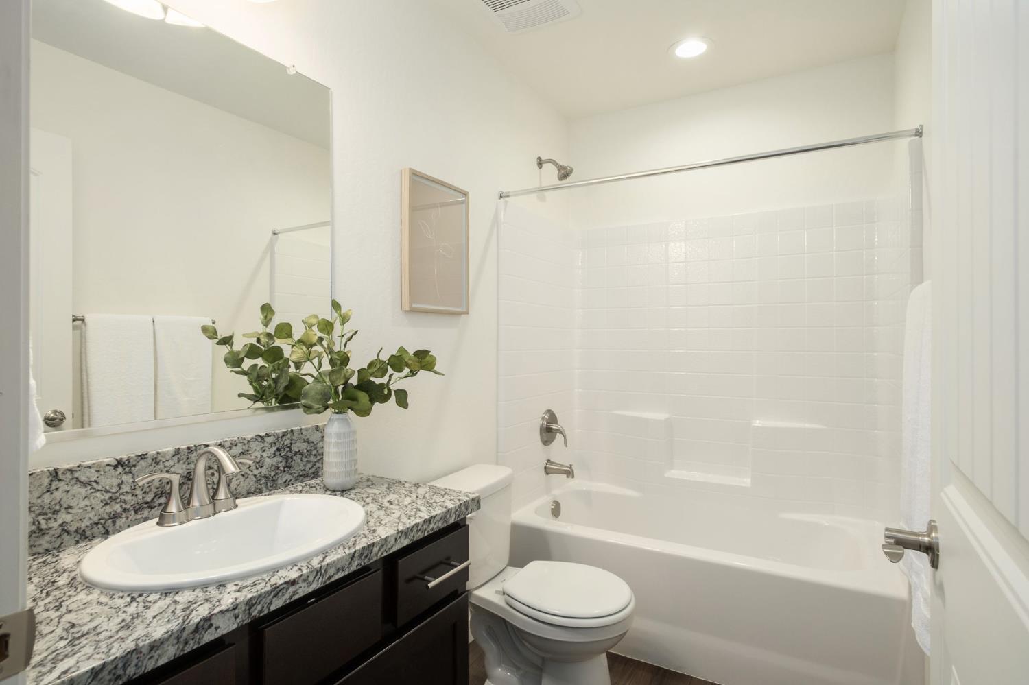 1473 Concord Way, Dinuba, CA 93618