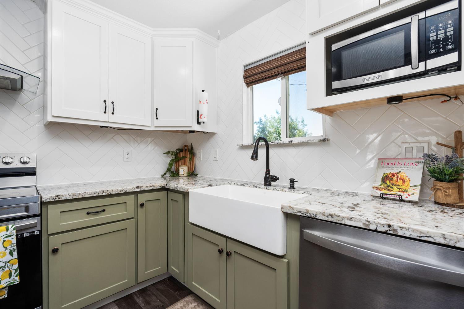 35640 John Albert Dr, Madera, CA 93636
