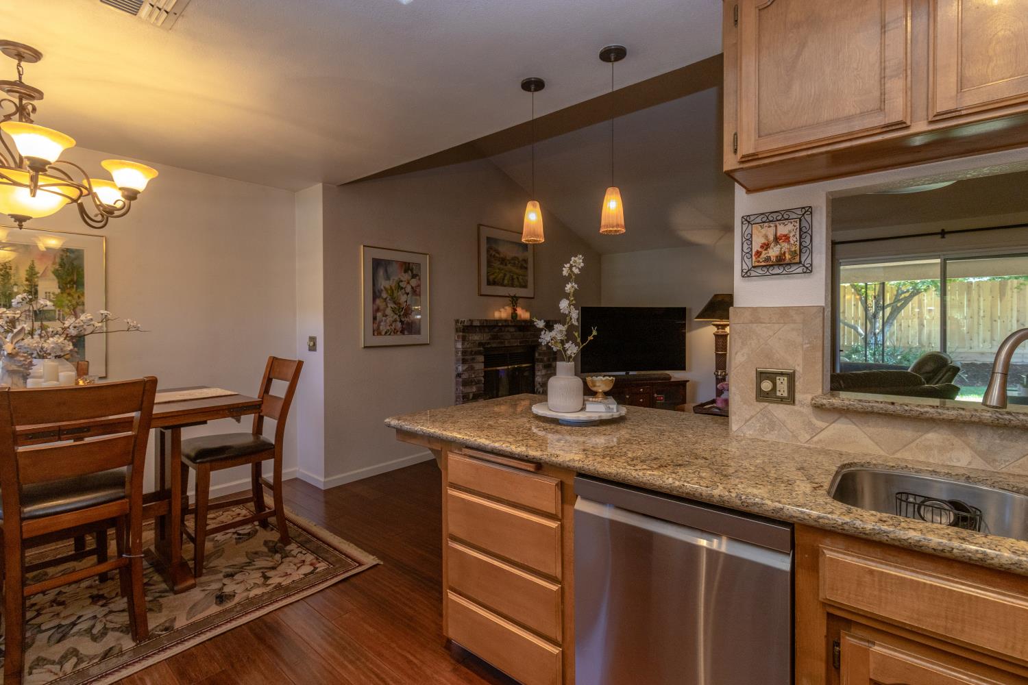 5462 W Sample Ave, Fresno, CA 93722
