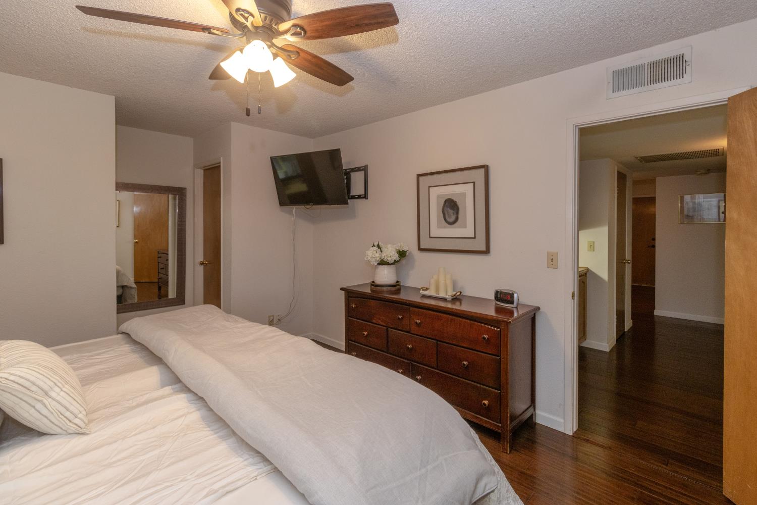 5462 W Sample Ave, Fresno, CA 93722