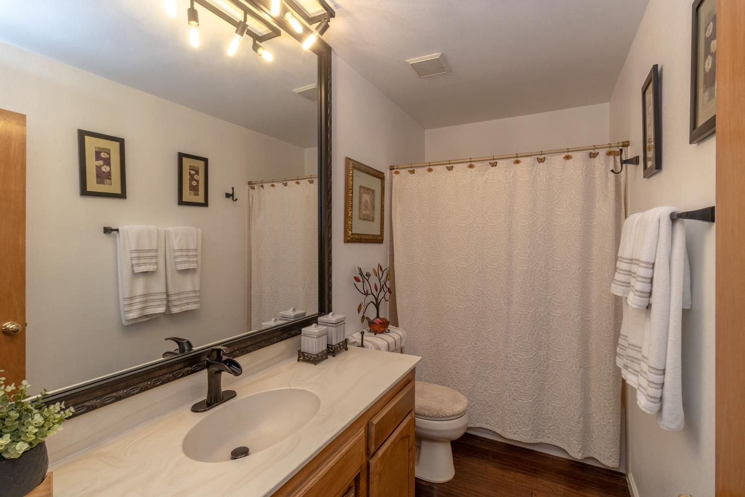 5462 W Sample Ave, Fresno, CA 93722