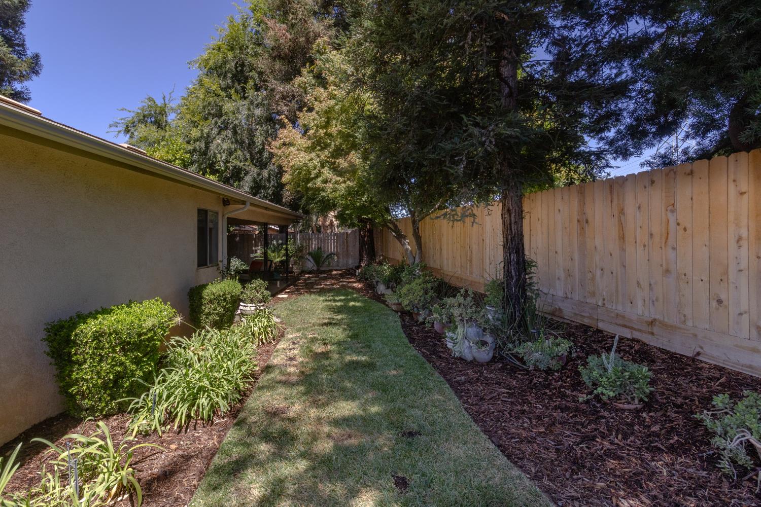 5462 W Sample Ave, Fresno, CA 93722