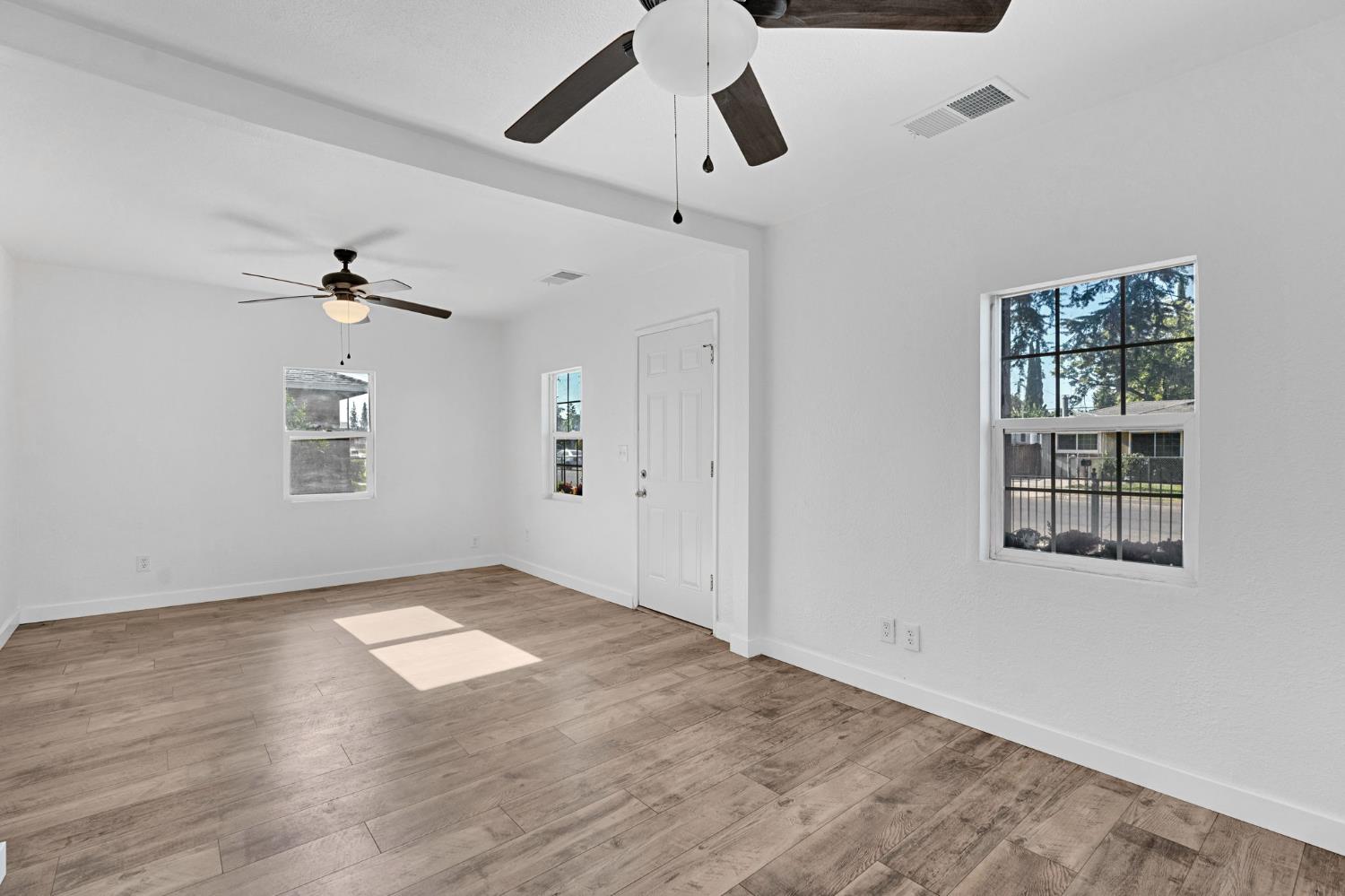 370 W Spruce Ave, Pinedale, CA 93650