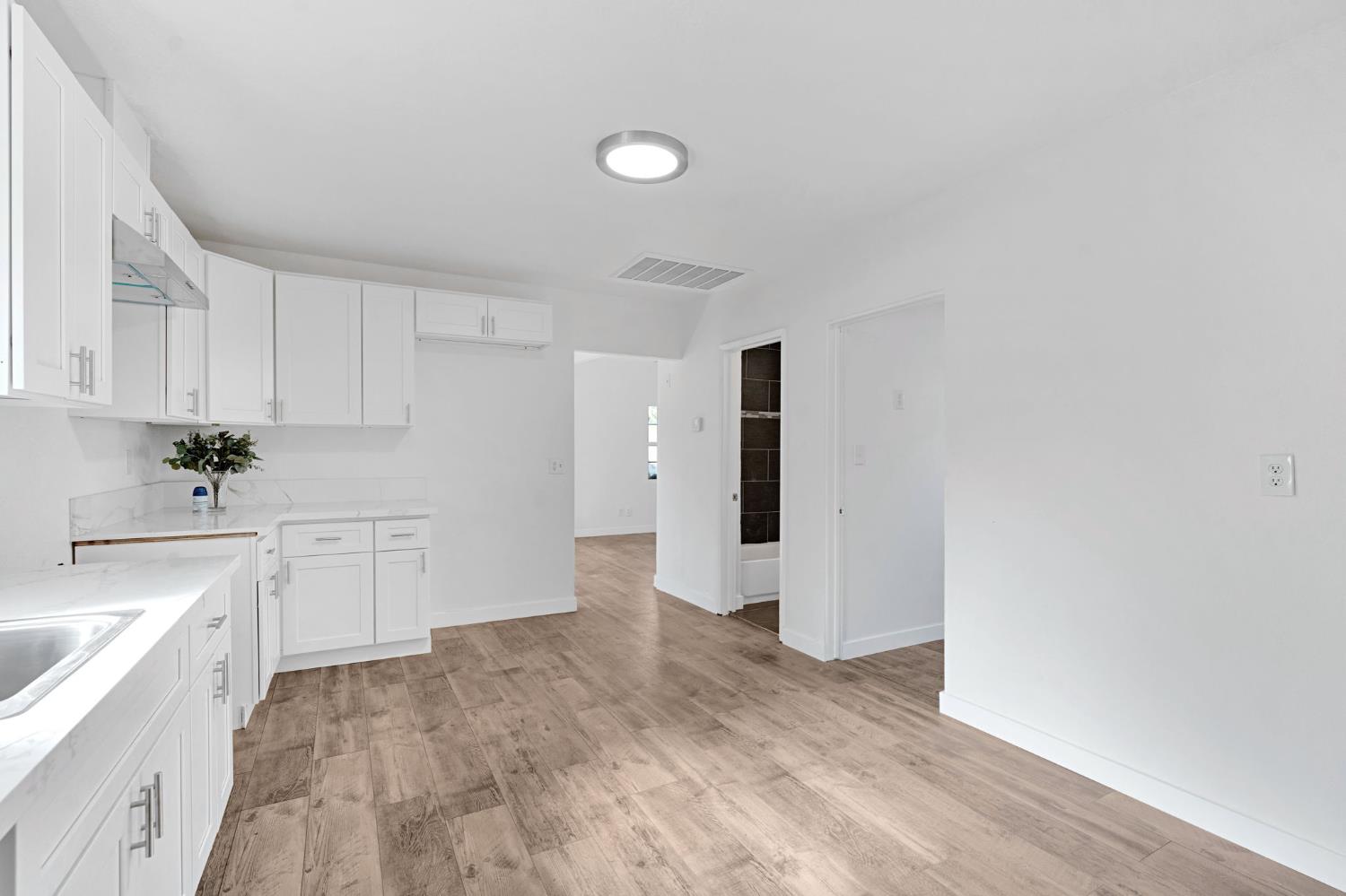 370 W Spruce Ave, Pinedale, CA 93650