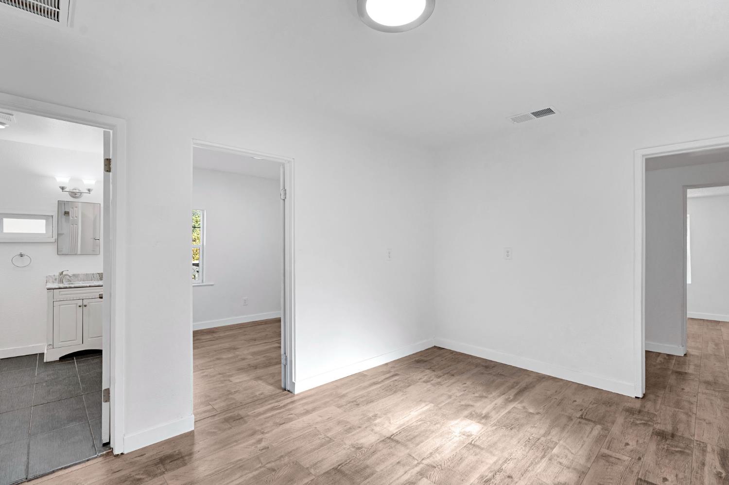 370 W Spruce Ave, Pinedale, CA 93650