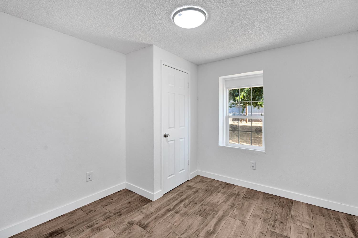 370 W Spruce Ave, Pinedale, CA 93650