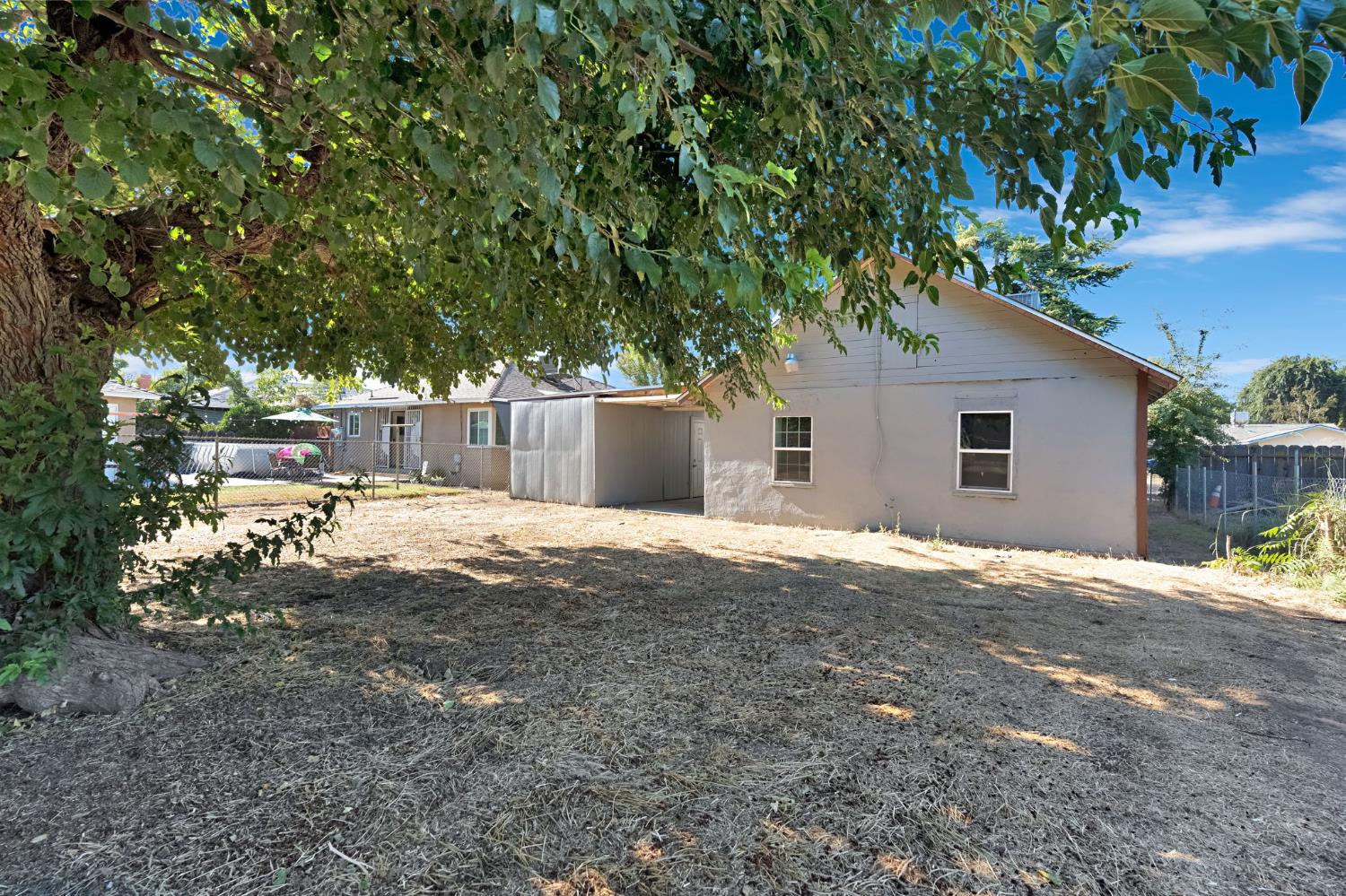 370 W Spruce Ave, Pinedale, CA 93650