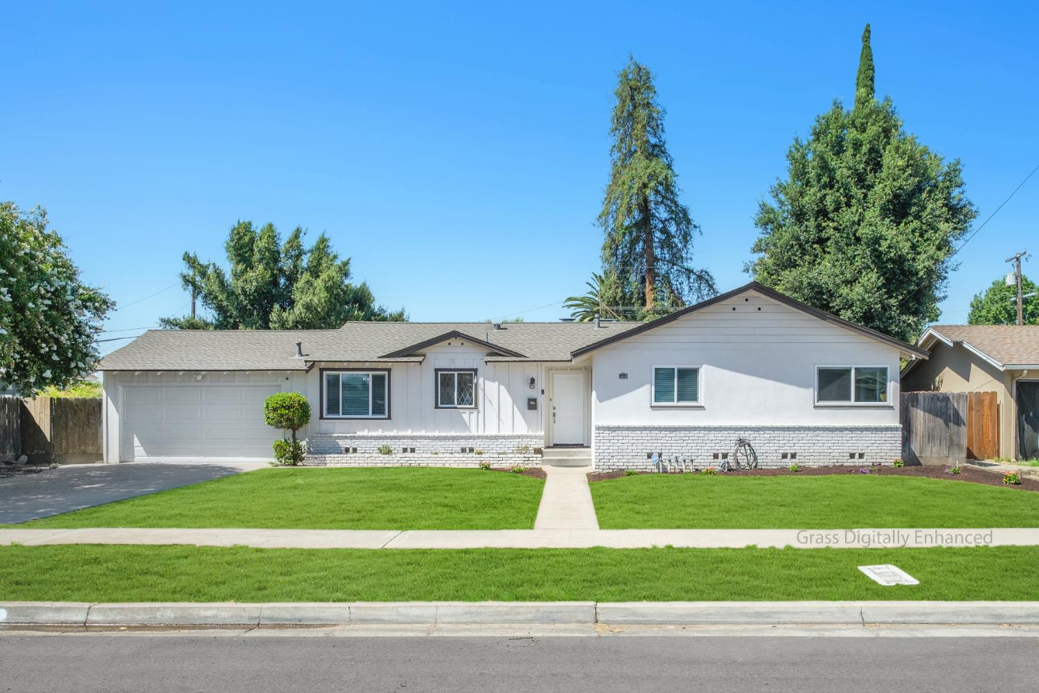 1019 W Ashcroft Ave, Fresno, CA 93705