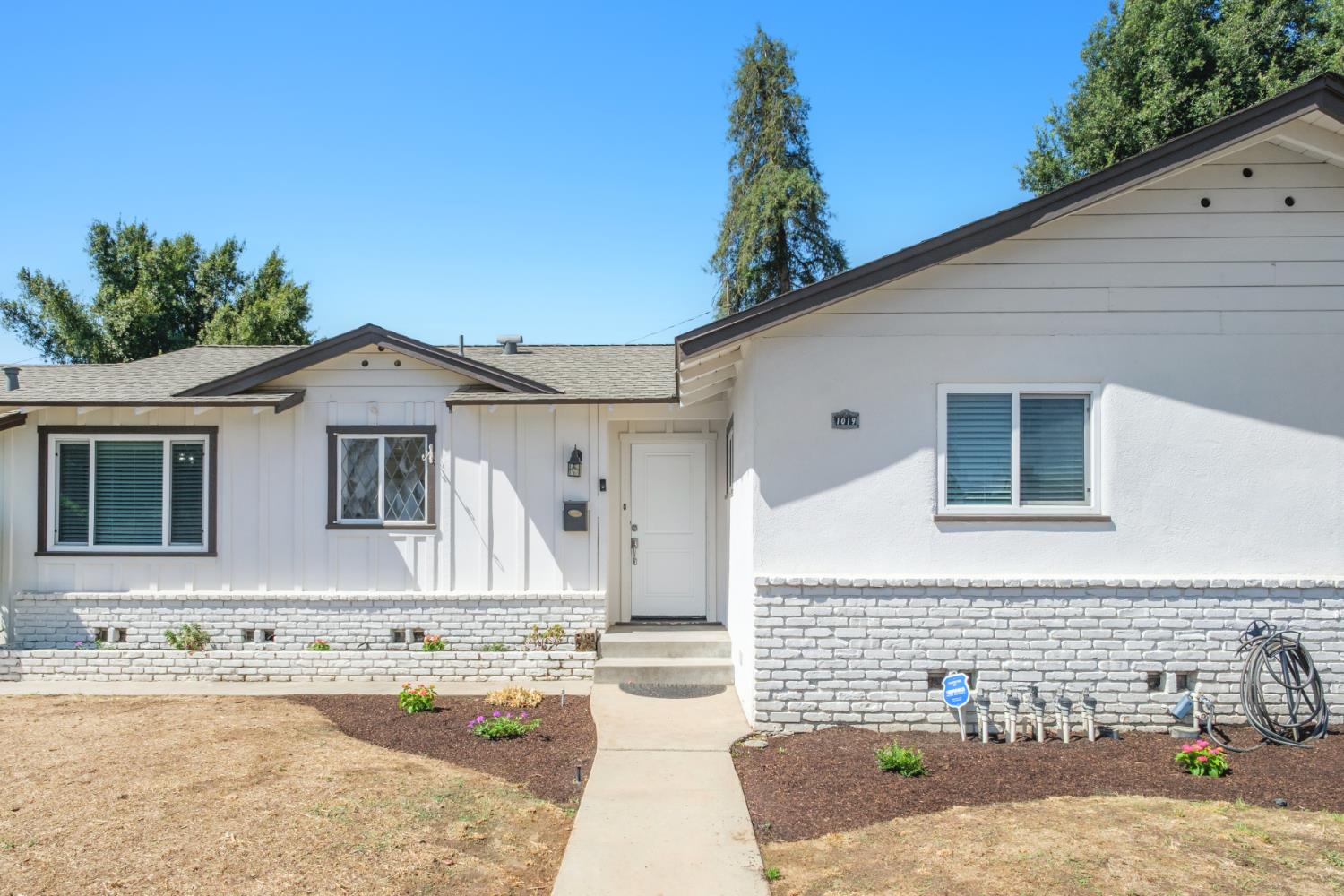 1019 W Ashcroft Ave, Fresno, CA 93705