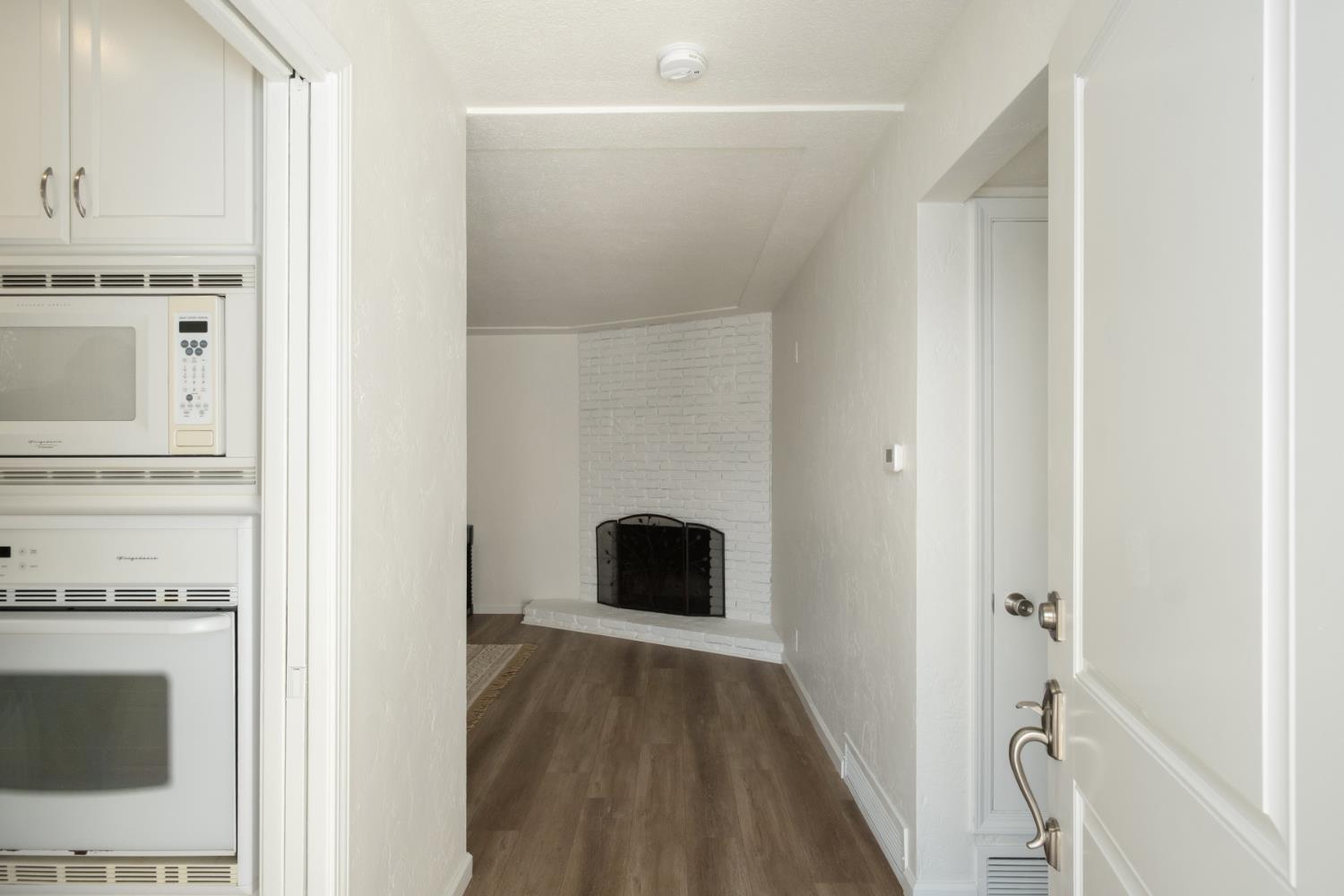 1019 W Ashcroft Ave, Fresno, CA 93705