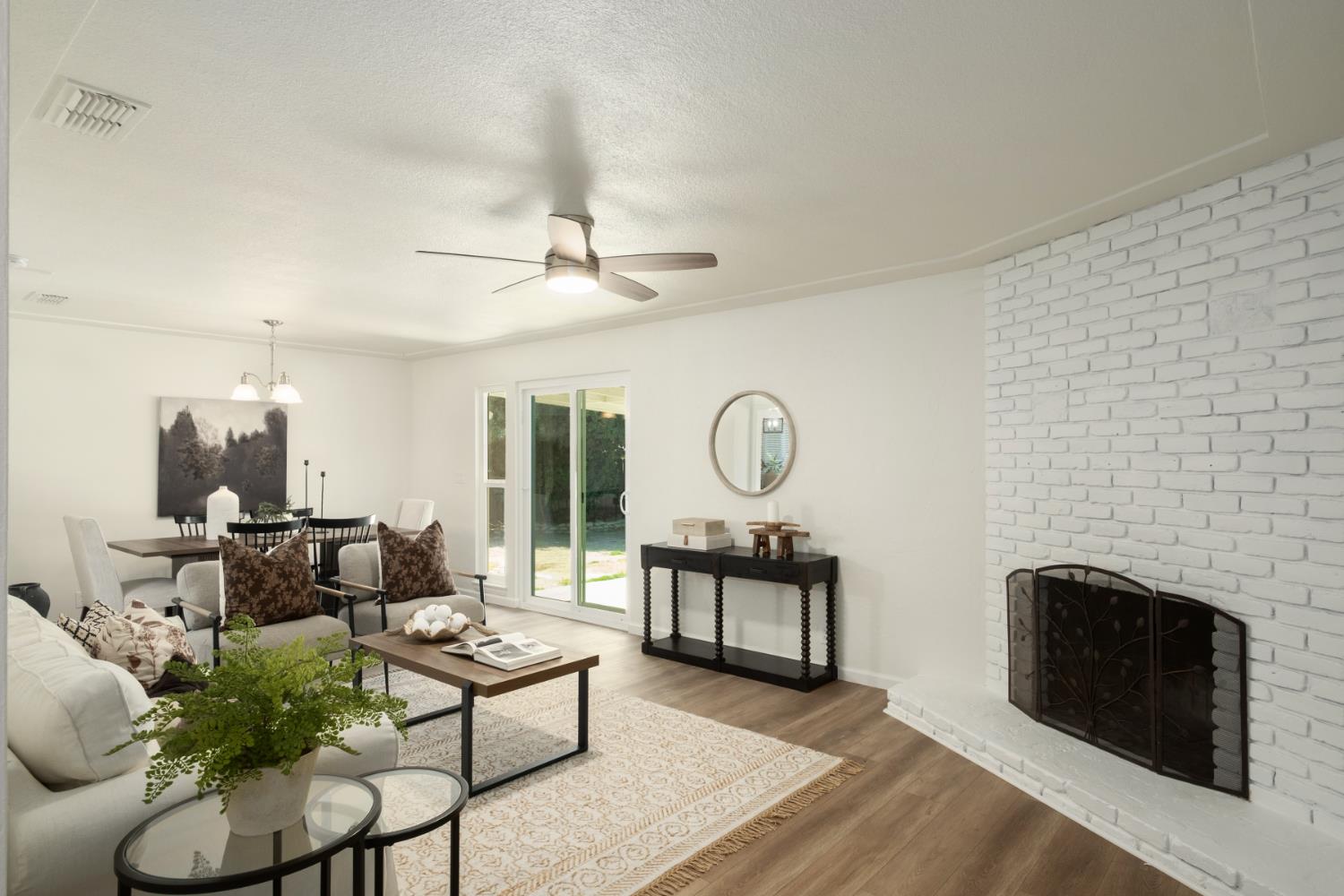 1019 W Ashcroft Ave, Fresno, CA 93705
