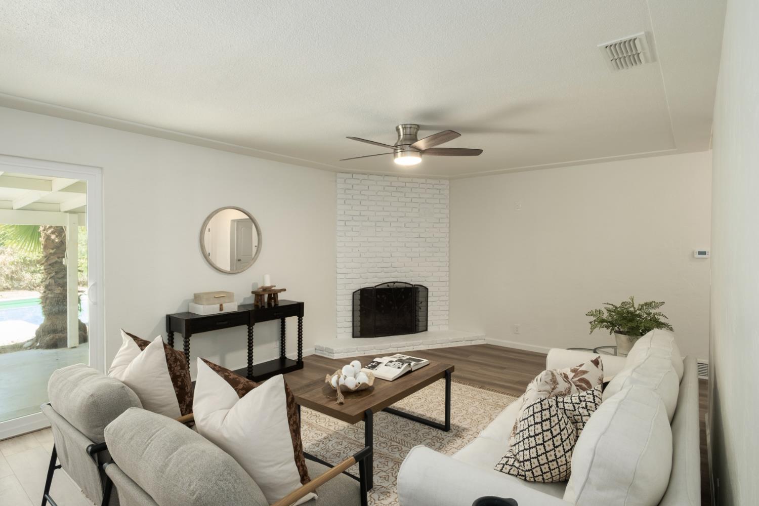 1019 W Ashcroft Ave, Fresno, CA 93705