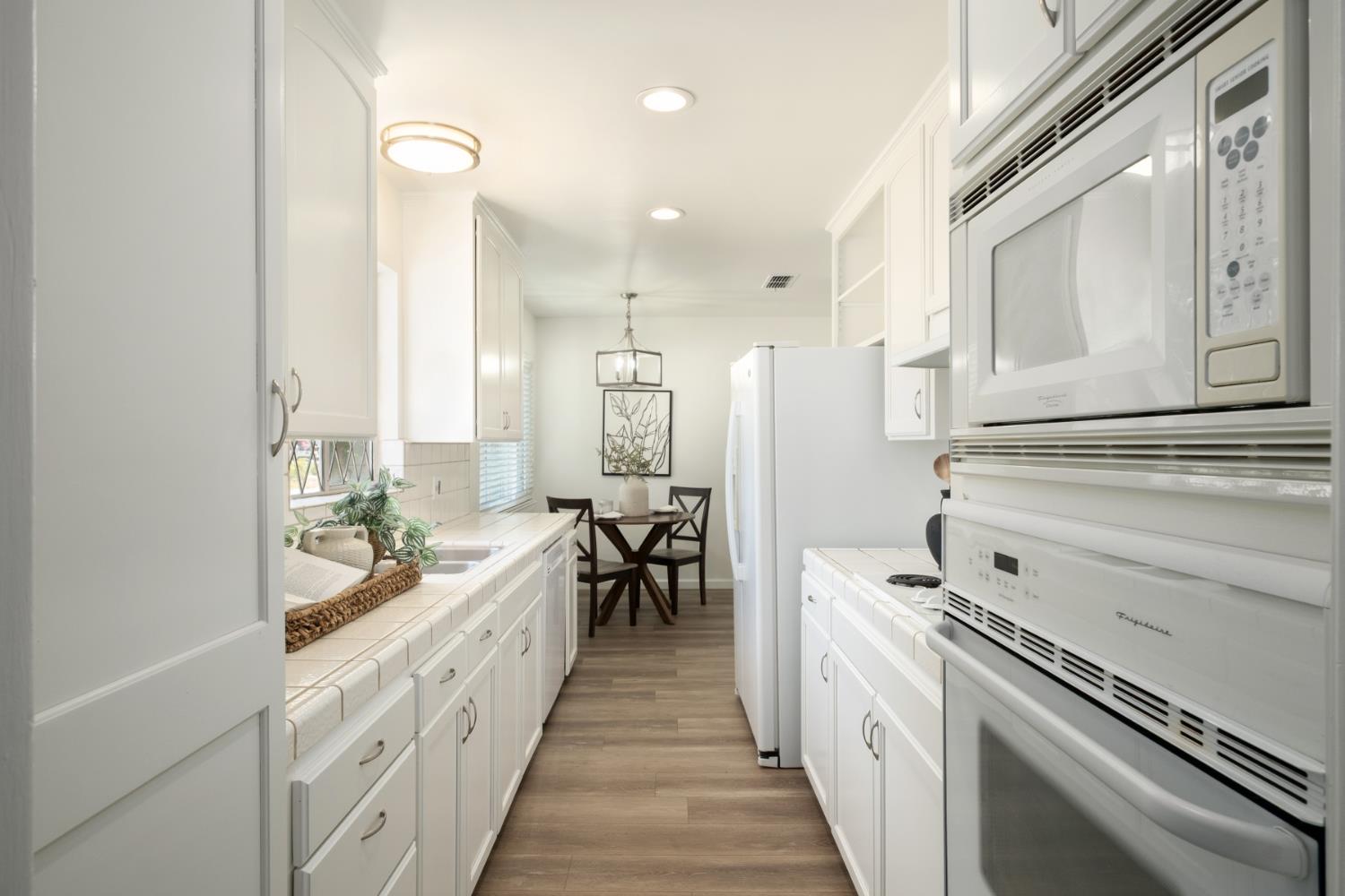 1019 W Ashcroft Ave, Fresno, CA 93705