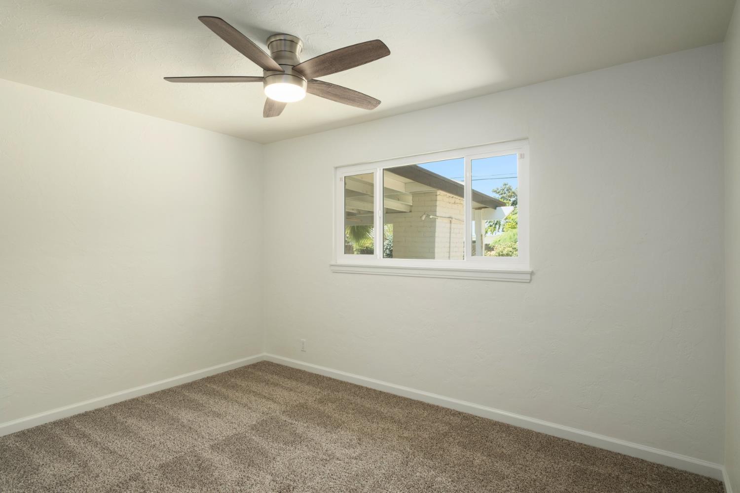 1019 W Ashcroft Ave, Fresno, CA 93705