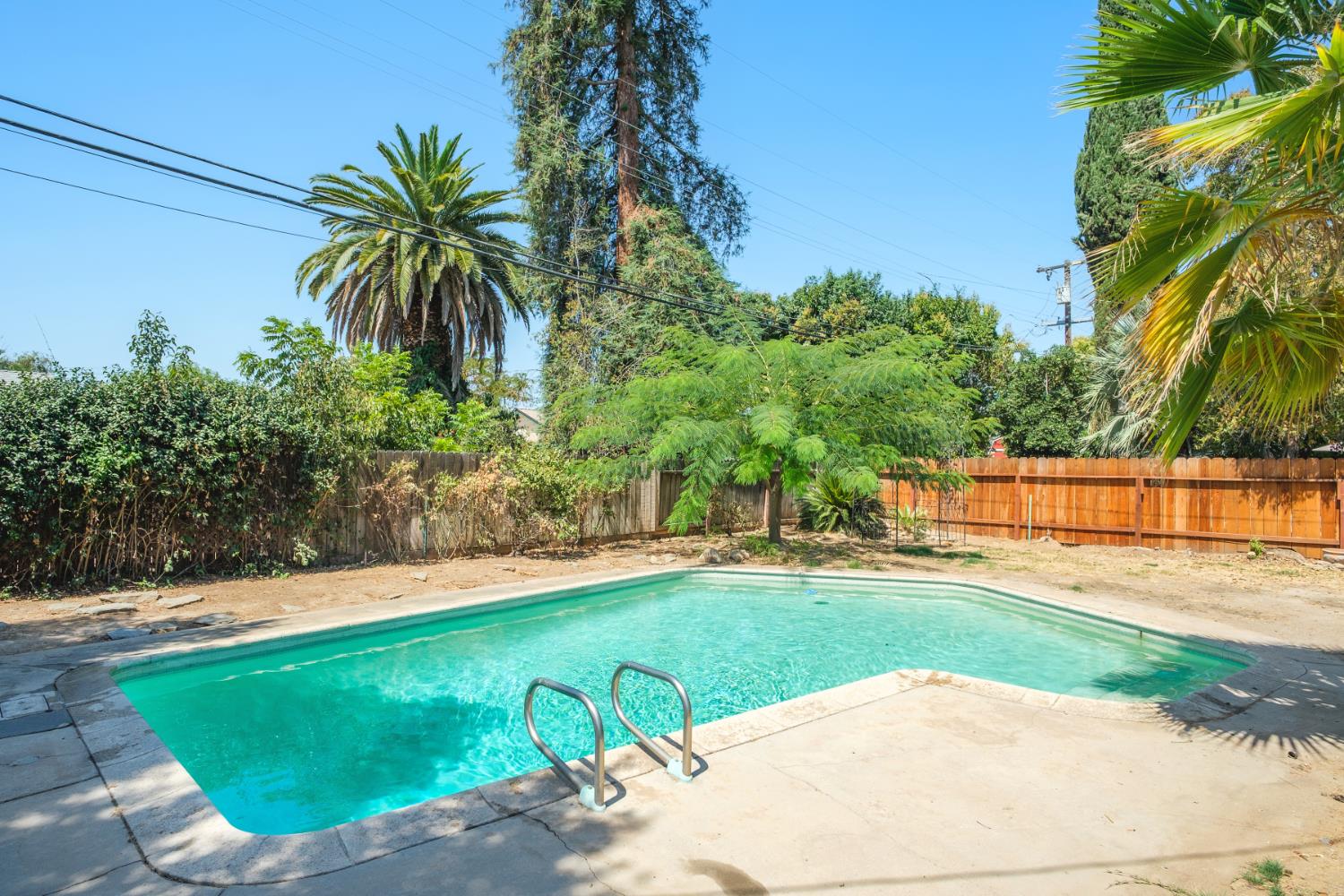 1019 W Ashcroft Ave, Fresno, CA 93705