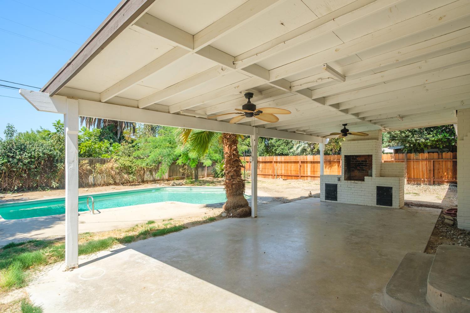 1019 W Ashcroft Ave, Fresno, CA 93705