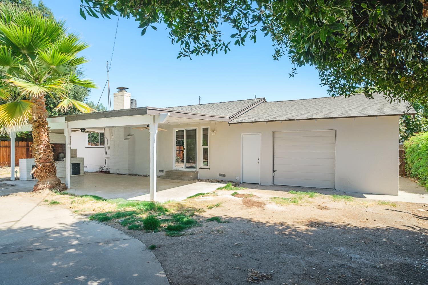 1019 W Ashcroft Ave, Fresno, CA 93705