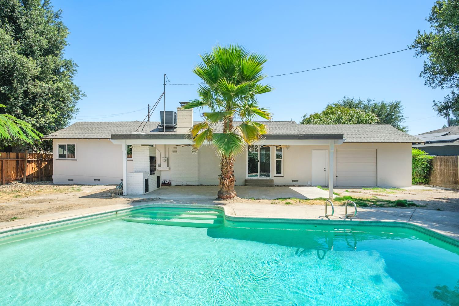 1019 W Ashcroft Ave, Fresno, CA 93705