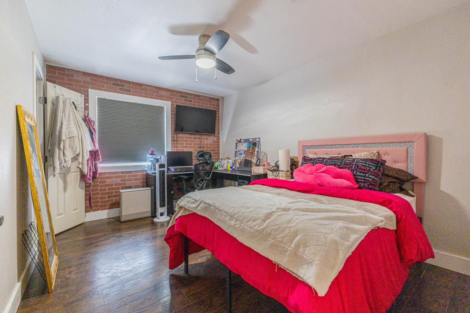 581 W El Paso Ave, Clovis, CA 93611