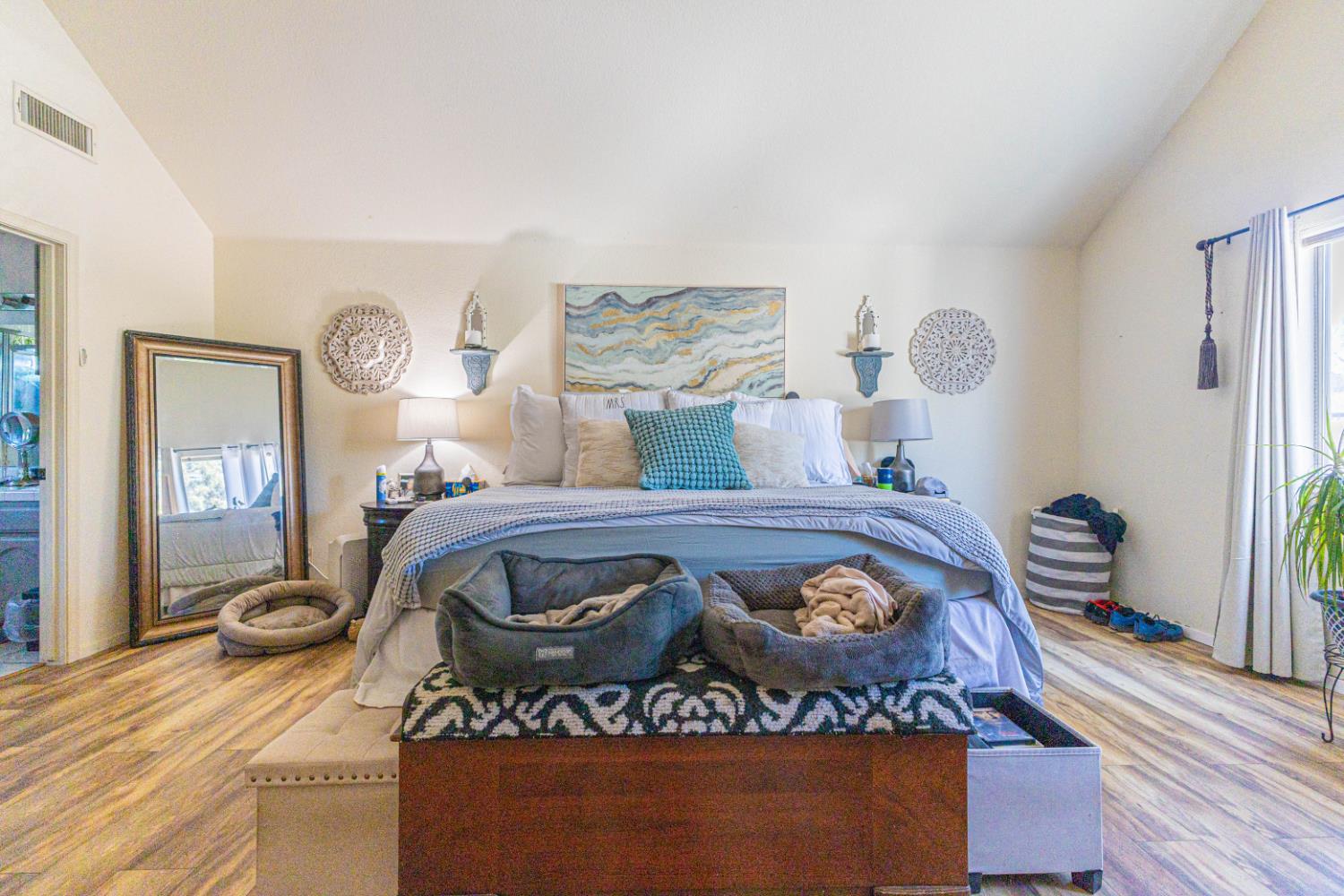 581 W El Paso Ave, Clovis, CA 93611