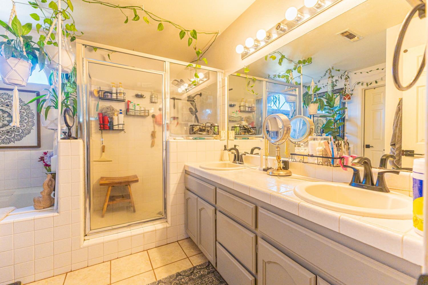 581 W El Paso Ave, Clovis, CA 93611