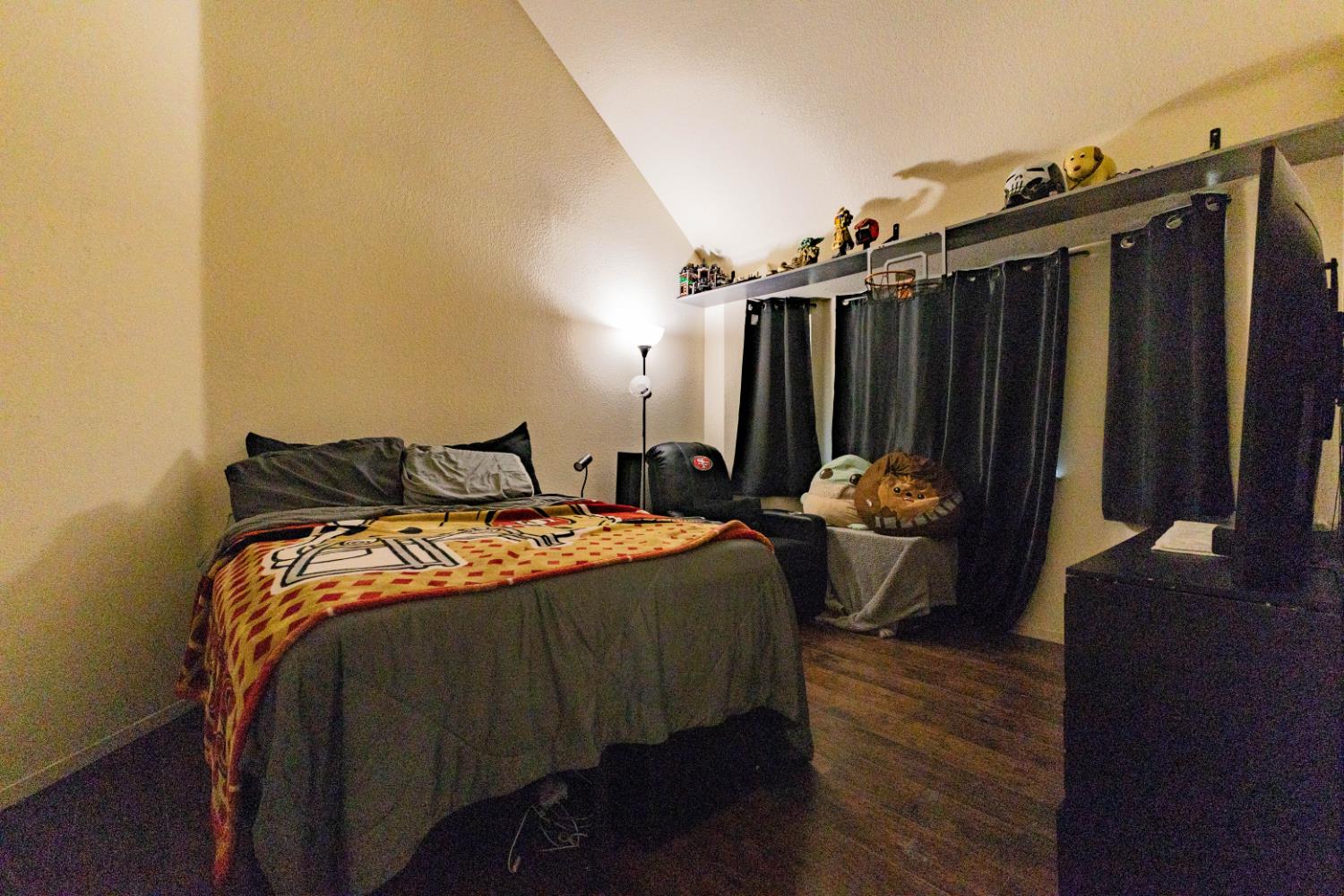 581 W El Paso Ave, Clovis, CA 93611