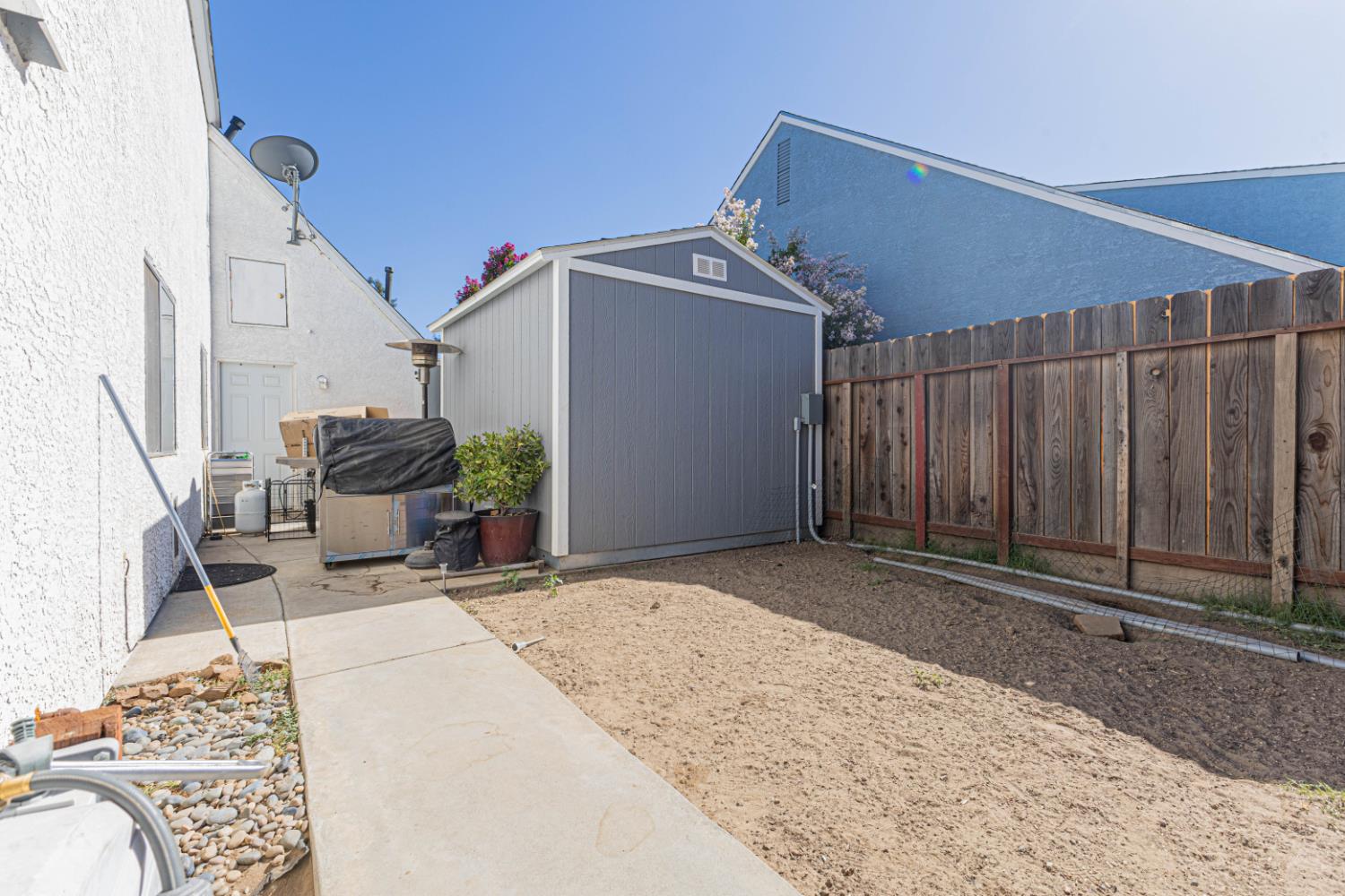 581 W El Paso Ave, Clovis, CA 93611