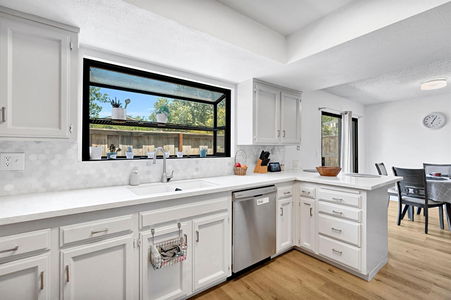 4860 N Woodrow Ave #123, Fresno, CA 93726